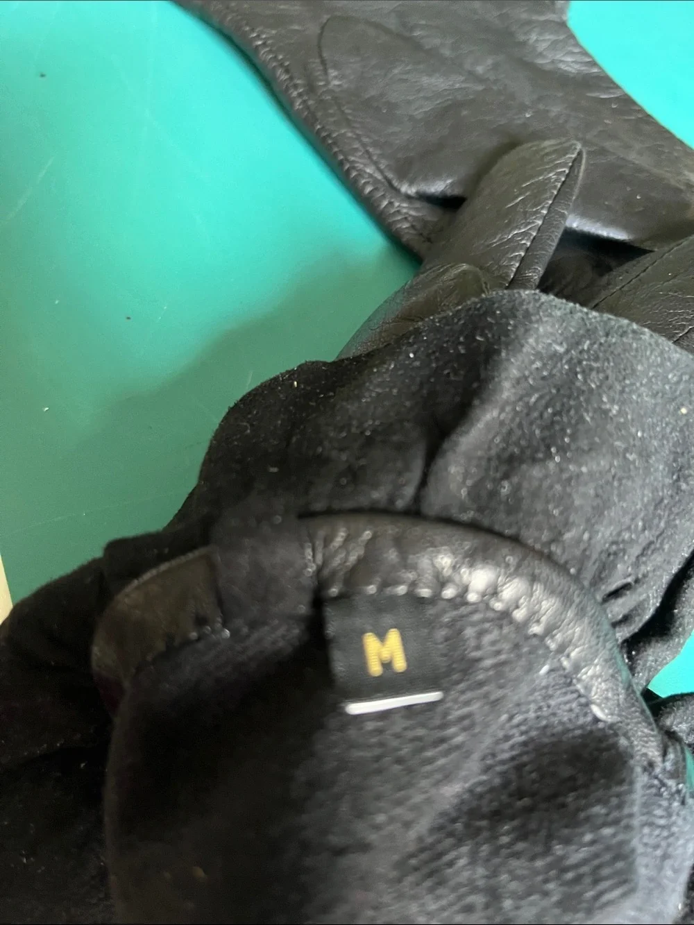 Intercontinental leather women’s black leather gloves. Size M/ 7